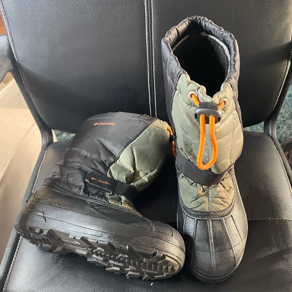 Columbia Winter Boots - Picture 2 of 13